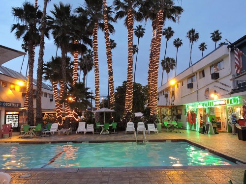 Tradewinds Airport Hotel image 17