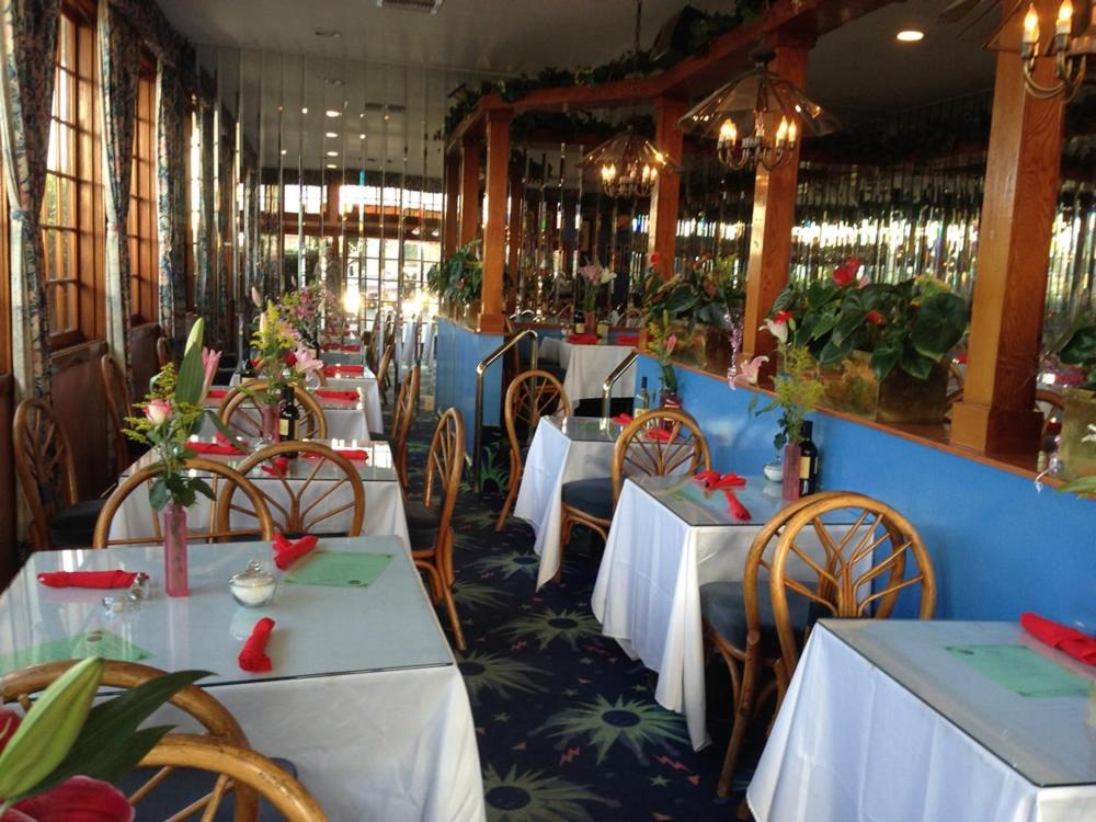 Tradewinds Airport Hotel Main image